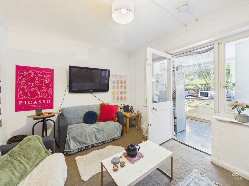 Property photo 1 of 14 Photo 4