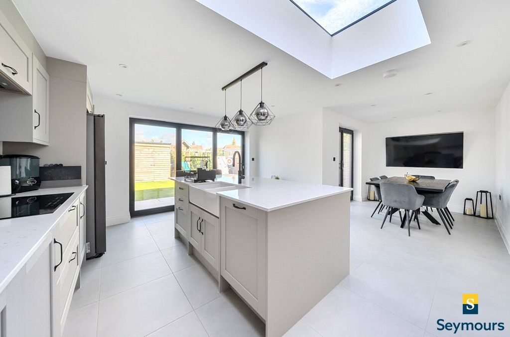 Property photo 2 of 16 Kitchen/Dining