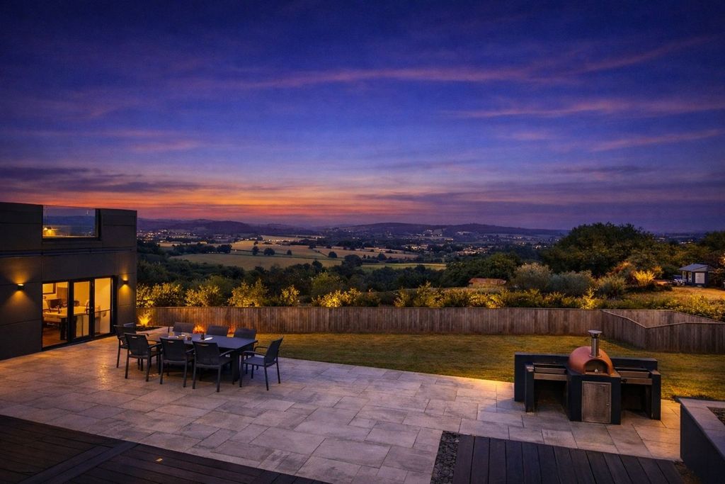 Property photo 2 of 52