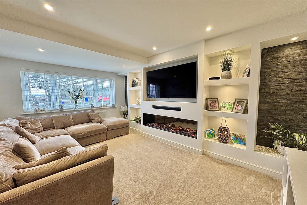 Property photo 2 of 11 Living Room