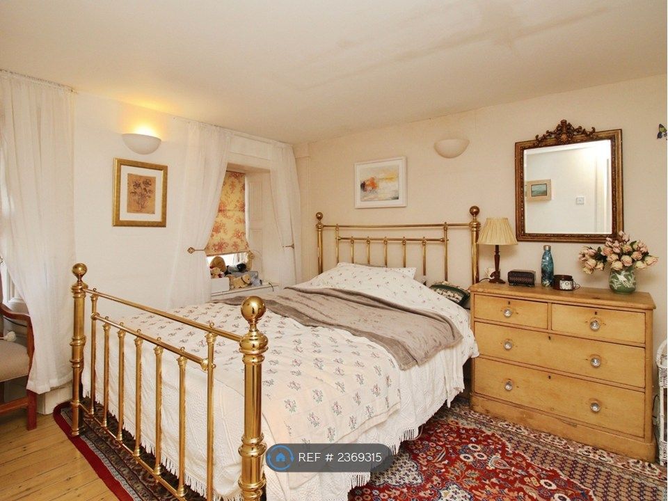 Property photo 2 of 10 Bedroom