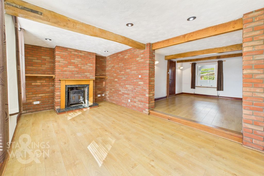 Property photo 2 of 32