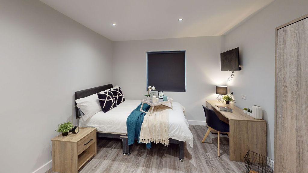 Property photo 3 of 9 Bedroom