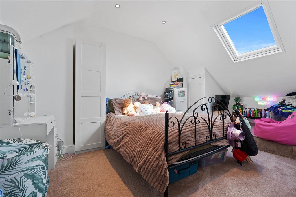 Property photo 3 of 20 Bedroom Two