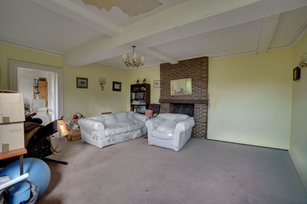 Property photo 2 of 27