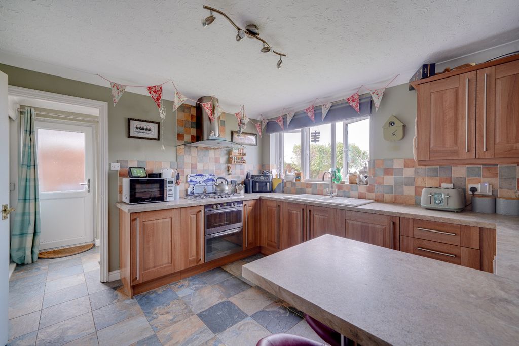 Property photo 3 of 23 4437183