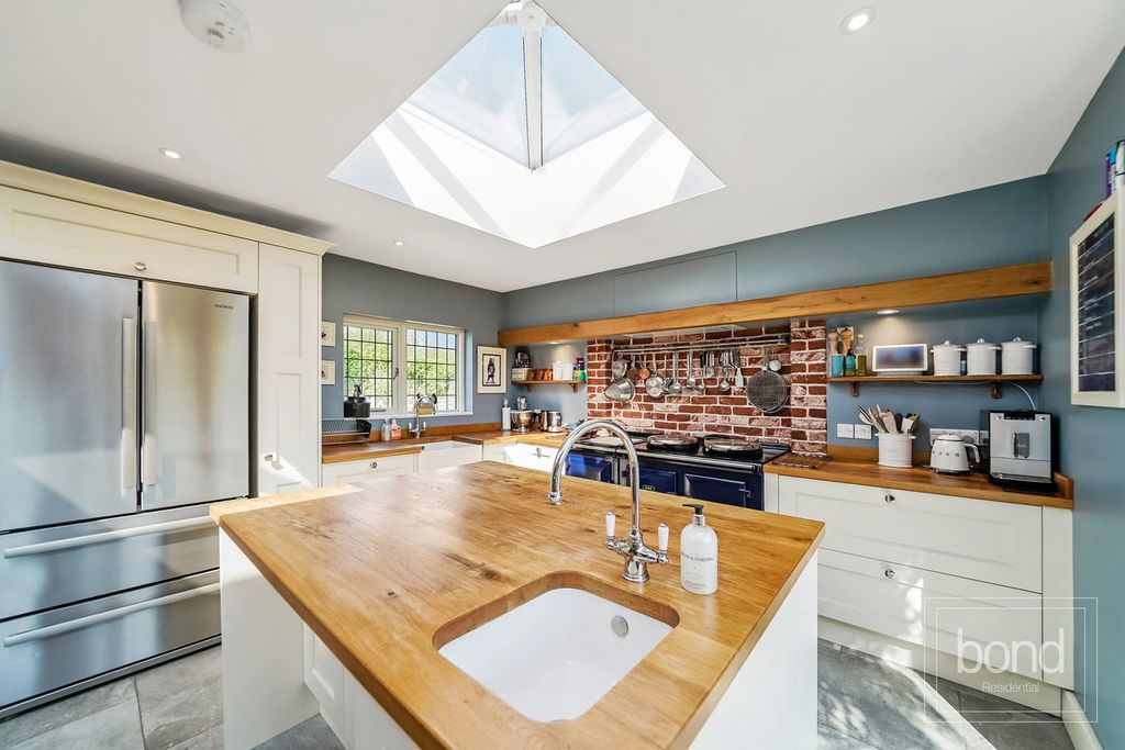 Property photo 3 of 27