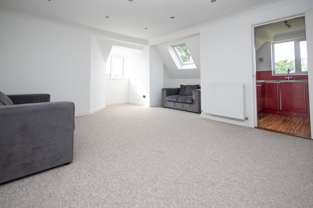 Property photo 2 of 18 Lounge 1