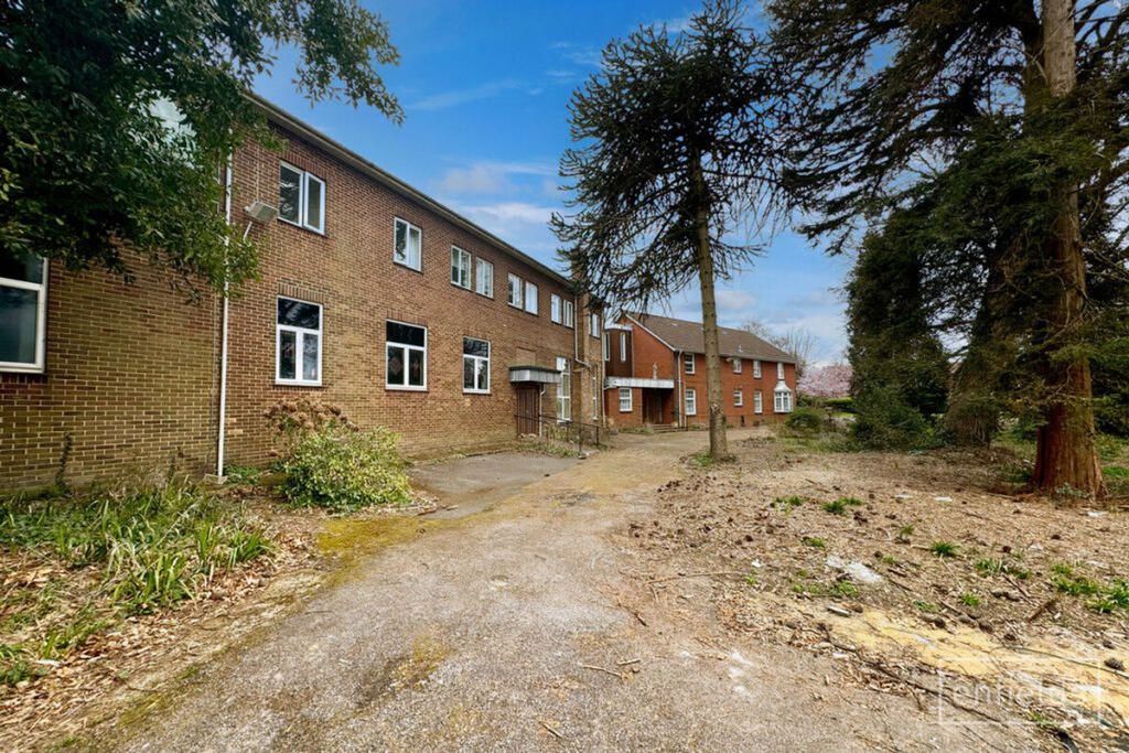 Property photo 2 of 12