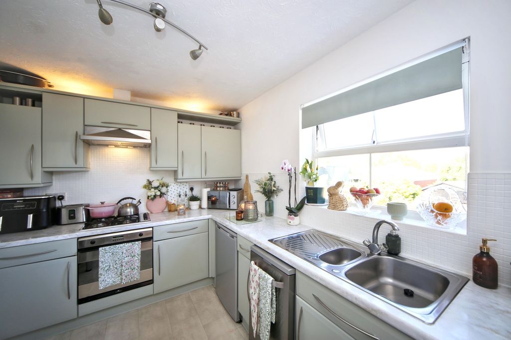 Property photo 3 of 27