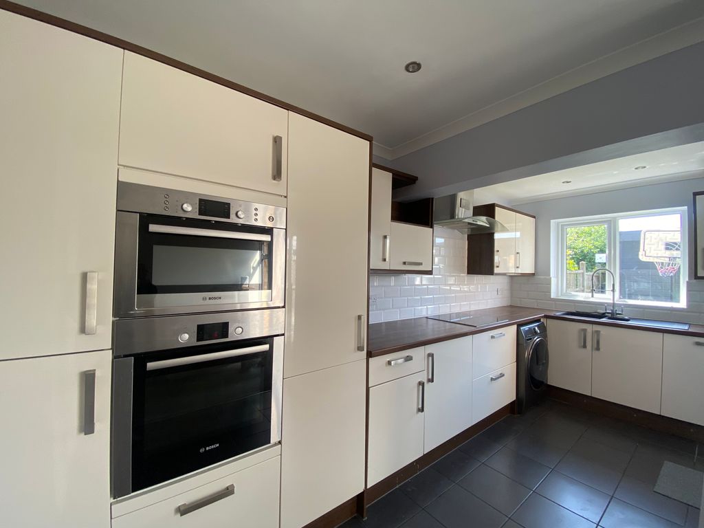 Property photo 3 of 15 Kitchen