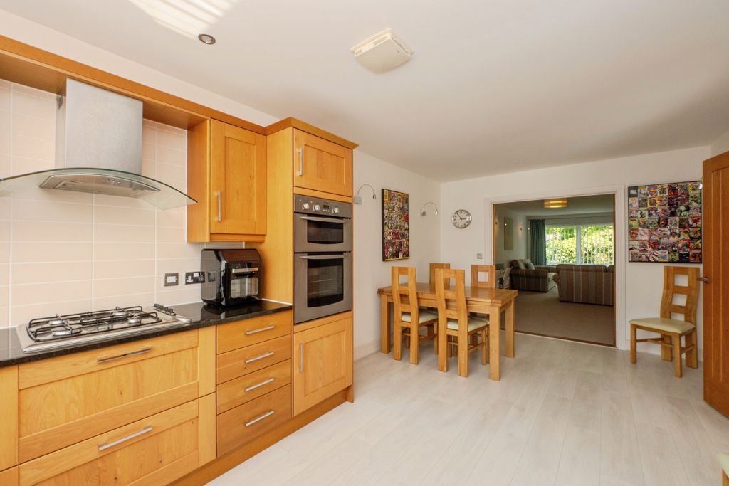 Property photo 3 of 20 Kitchen Diner