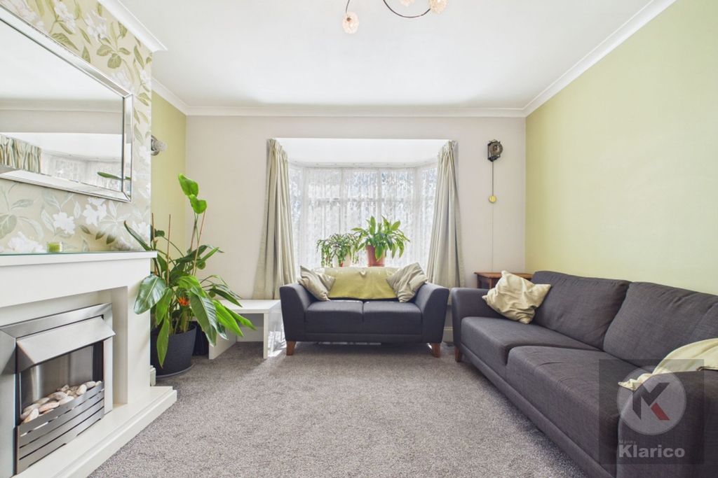Property photo 3 of 32