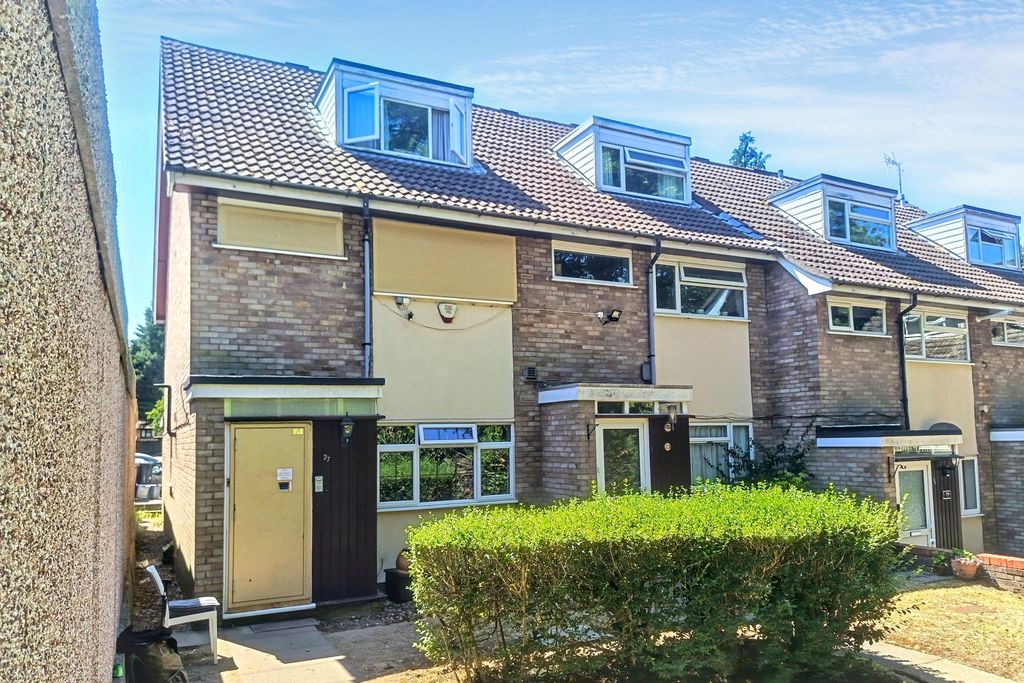 Property photo 3 of 3 27 Harriet Way, Bushey, Hertfordshire, Wd23 4Jh