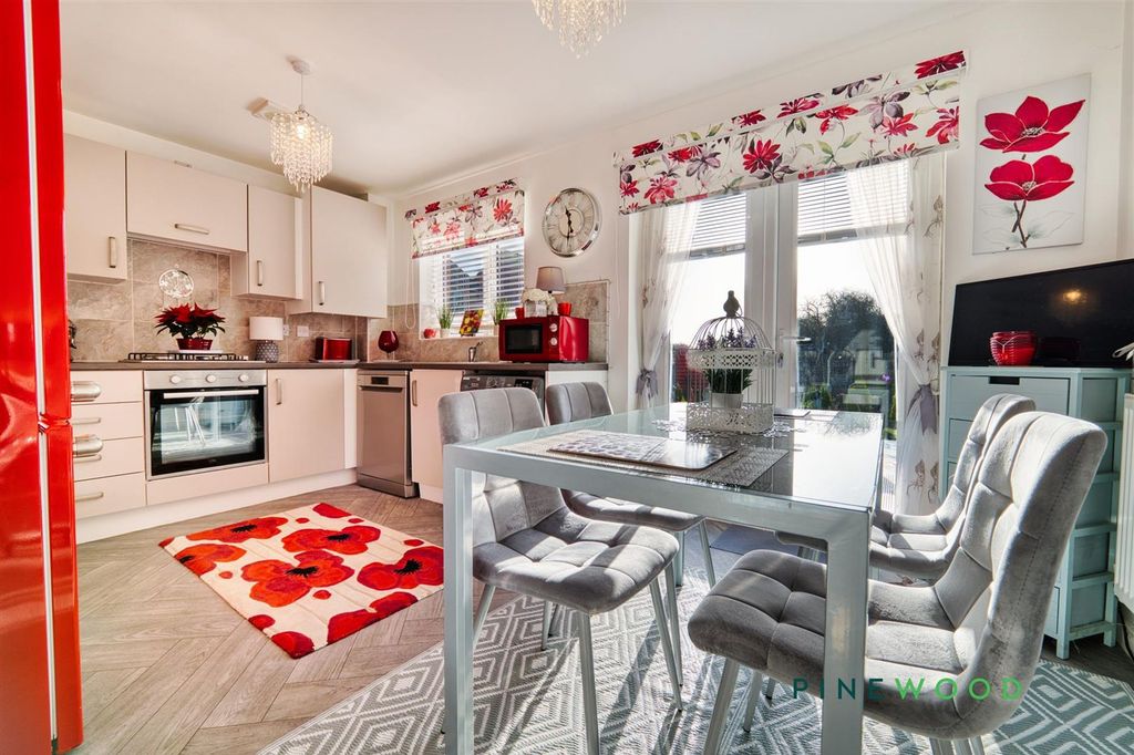 Property photo 2 of 30 Kitchen / Diner