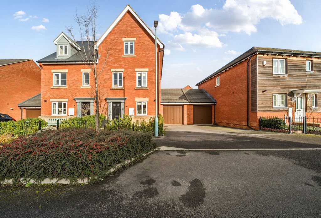 Property photo 1 of 13 1404949-16-698B0F...