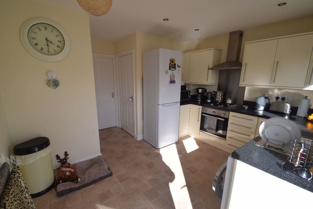 Property photo 3 of 8 Kitchen Diner