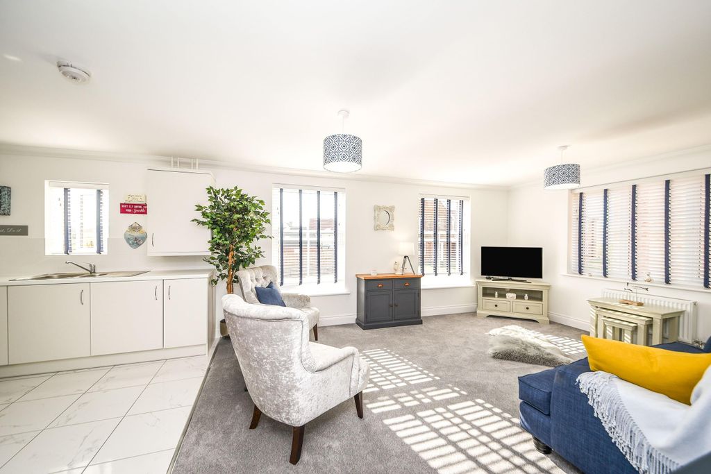 Property photo 3 of 11 Living Room