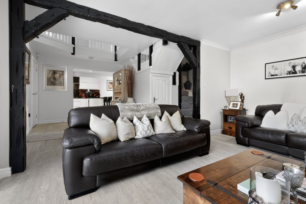 Property photo 2 of 20 Lounge