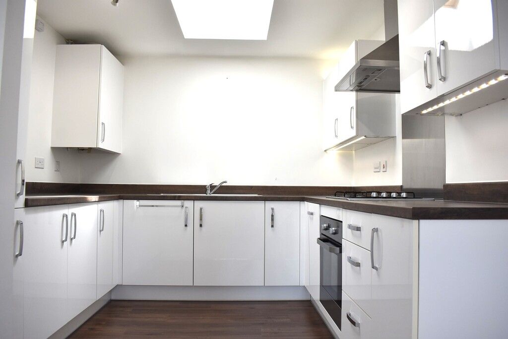 Property photo 3 of 10 Kitchen