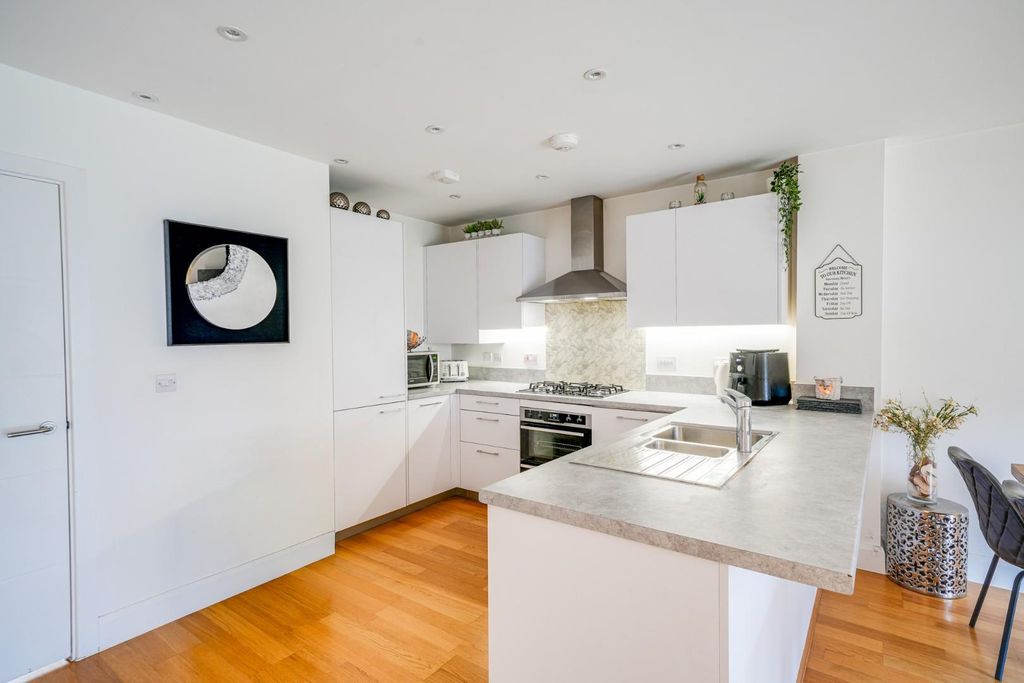 Property photo 3 of 22