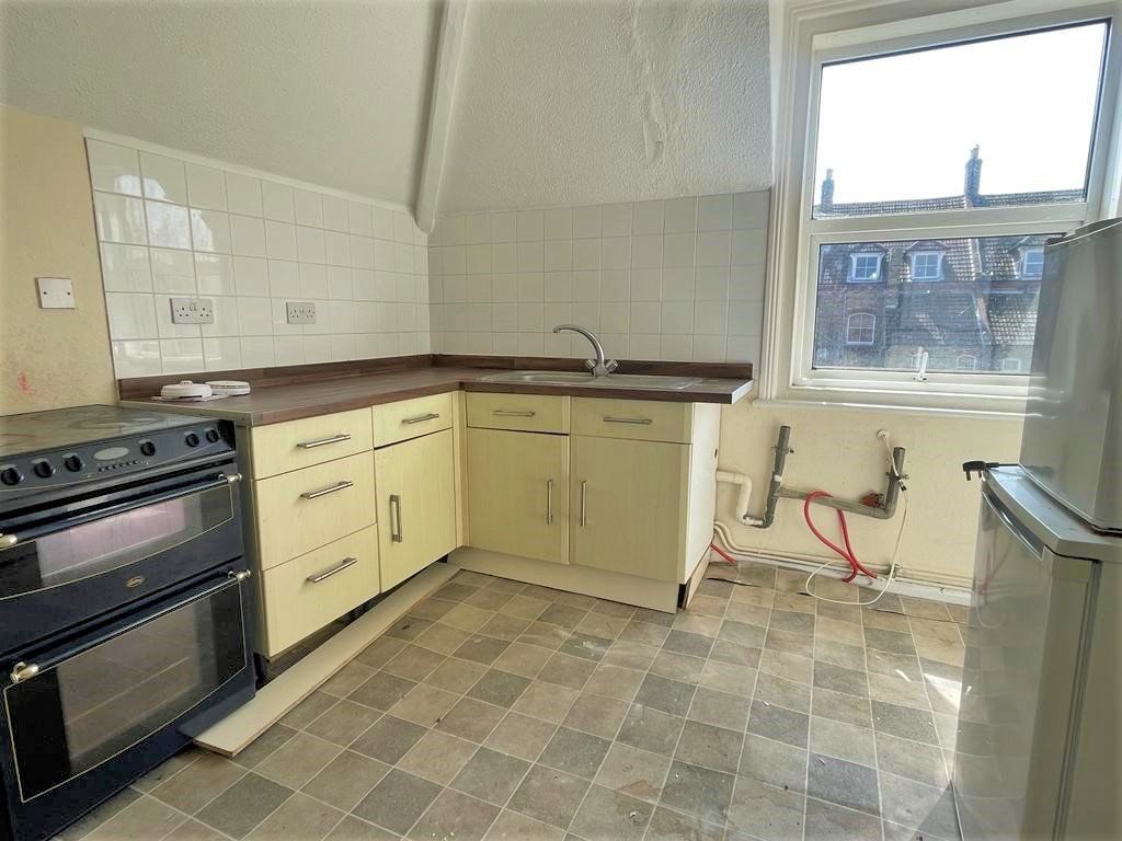 Property photo 3 of 8 Kitchen