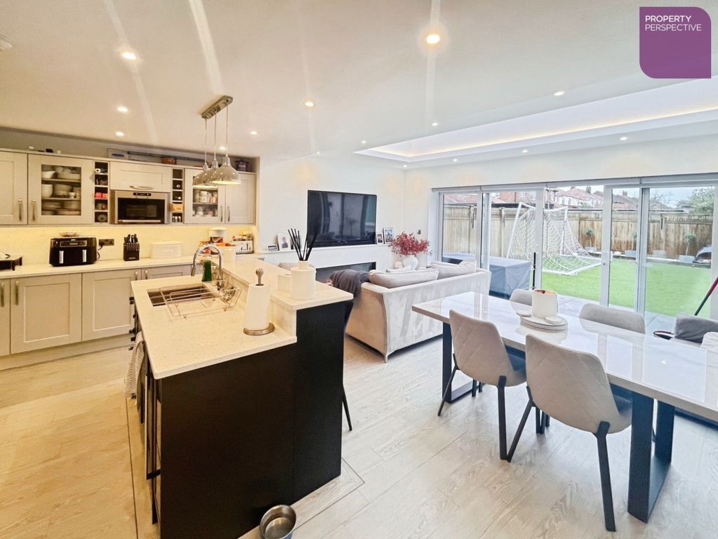 Property photo 3 of 13 Diner Kitchen