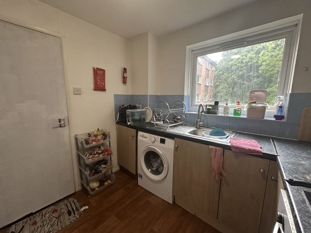 Property photo 2 of 8 Kitchen