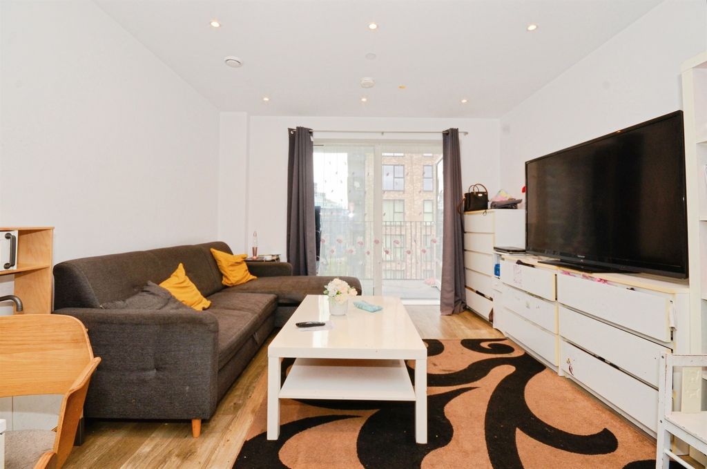 Property photo 3 of 12