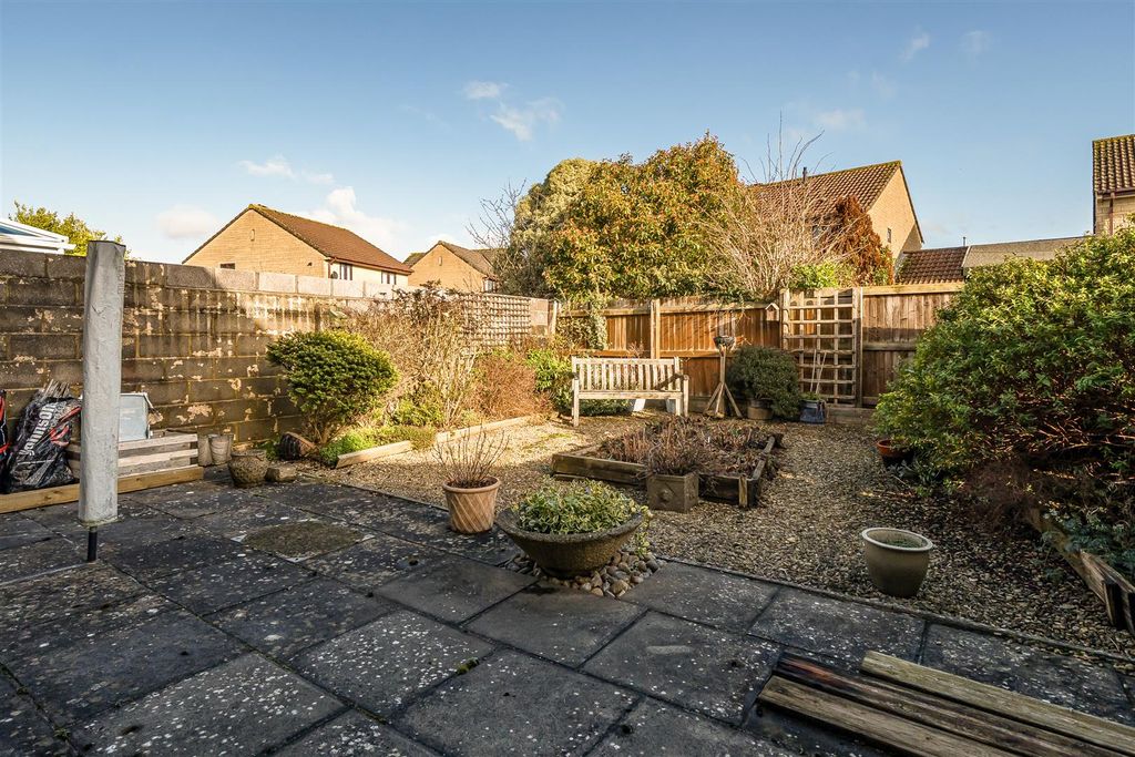 Property photo 2 of 14 Garden