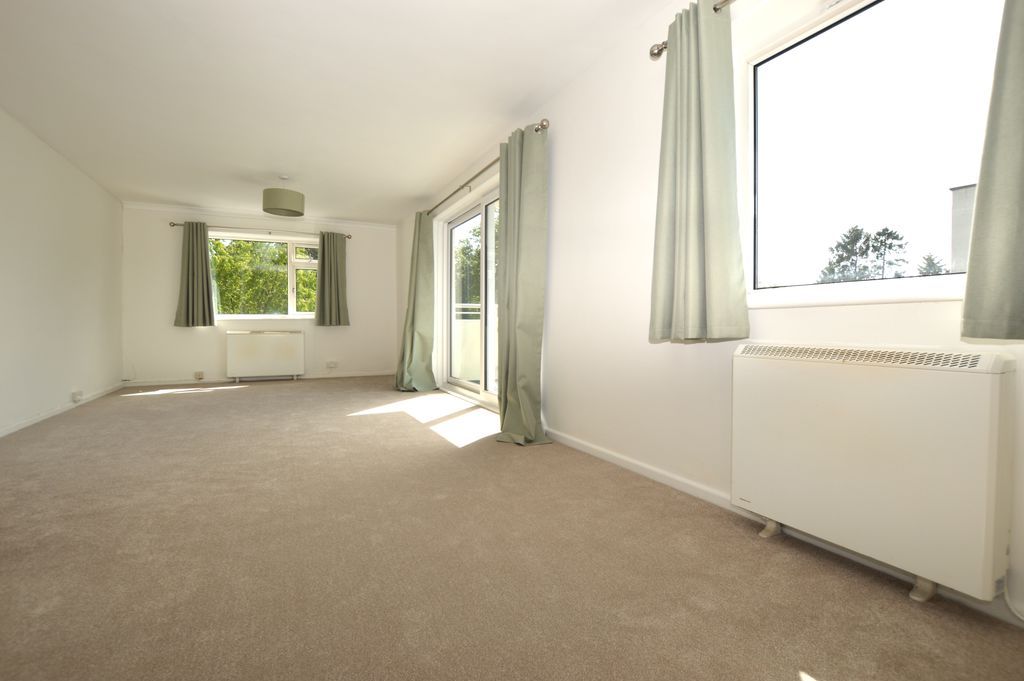 Property photo 3 of 9 Living-Dining Room Pic2