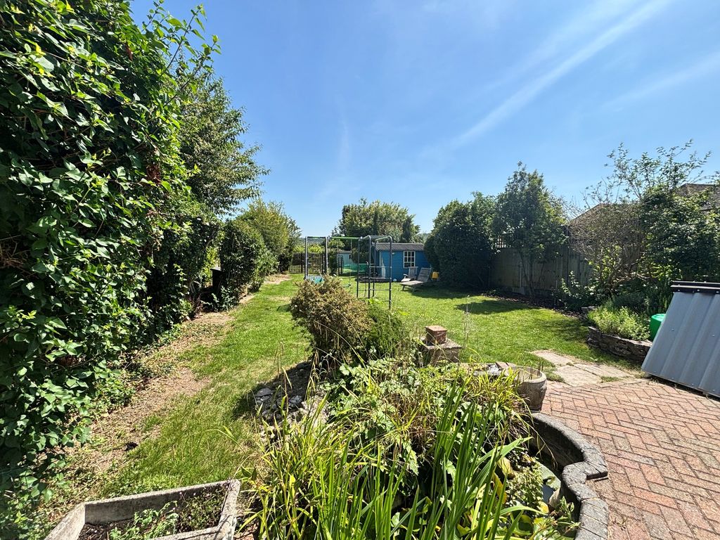 Property photo 2 of 22 Garden