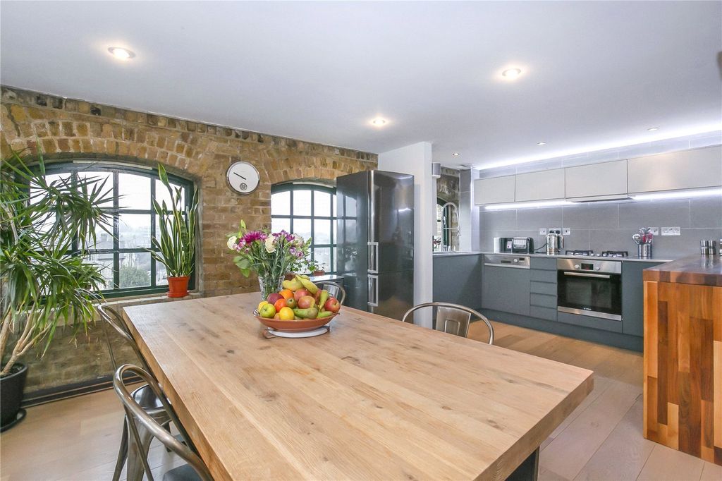 Property photo 3 of 35 Dining Area