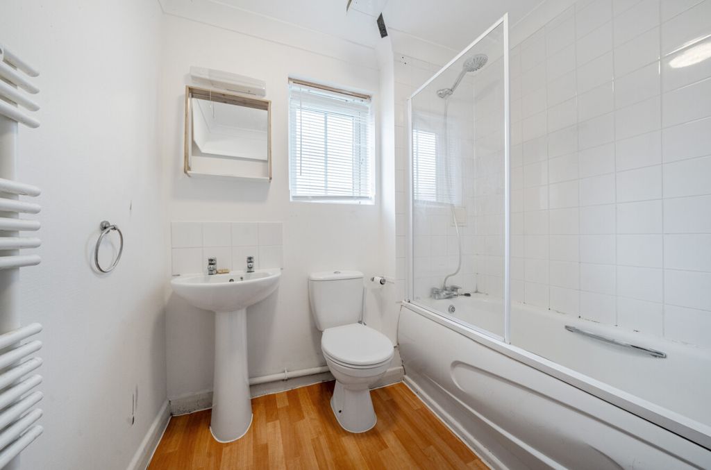 bastien-lane-kings-hill-west-malling-me19-1-bed-flat-for-sale
