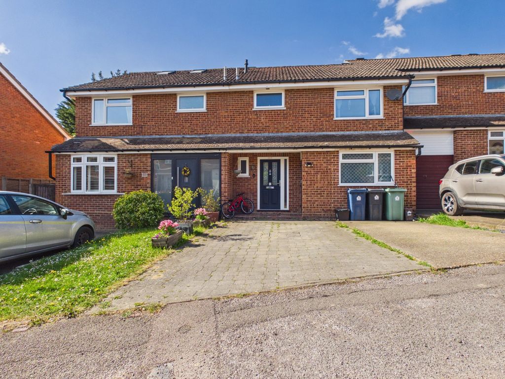 3 bed terraced house for saleThe Spinney, Chesham, Buckinghamshire HP5