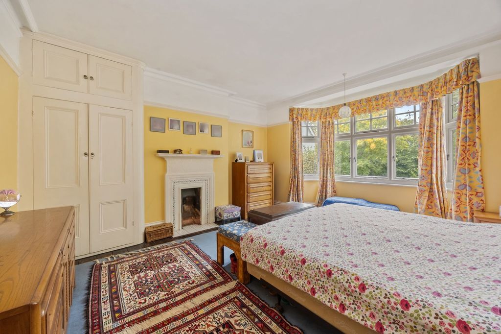Additional image 10 of 6 bed semi-detached house for salePaddockhall Road, Haywards Heath RH16