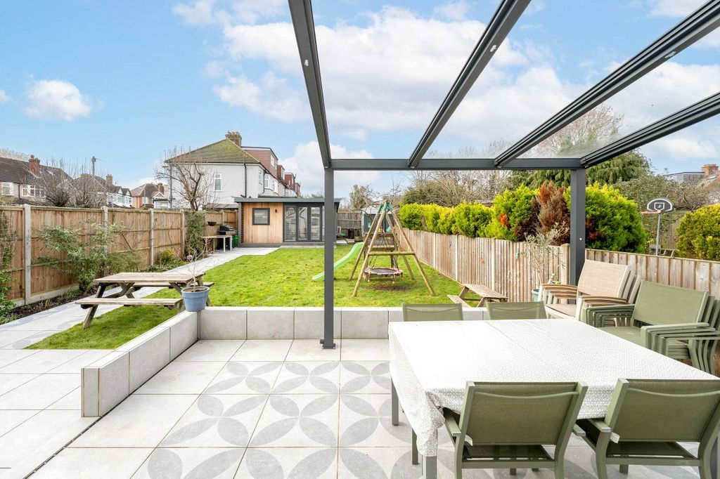 Property photo 2 of 19 Picture No. 17