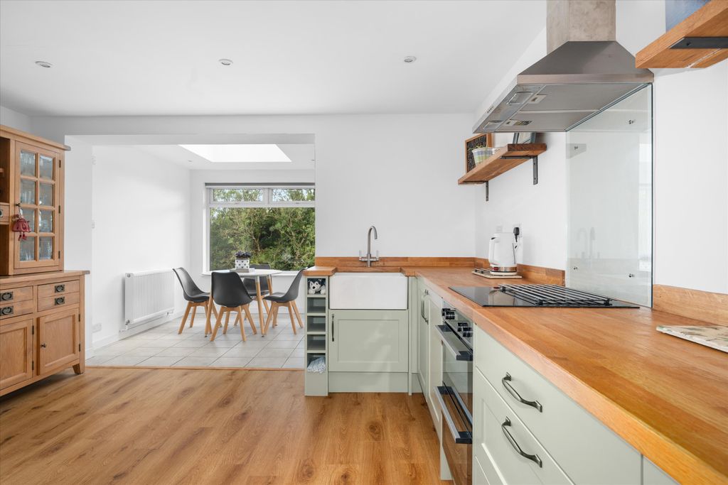 Property photo 2 of 17 Image