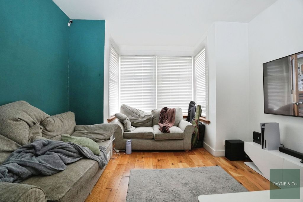 Property photo 3 of 11