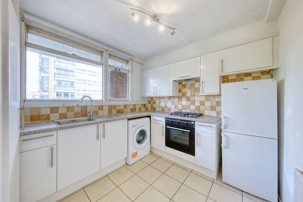 Property photo 1 of 11 Kitchen