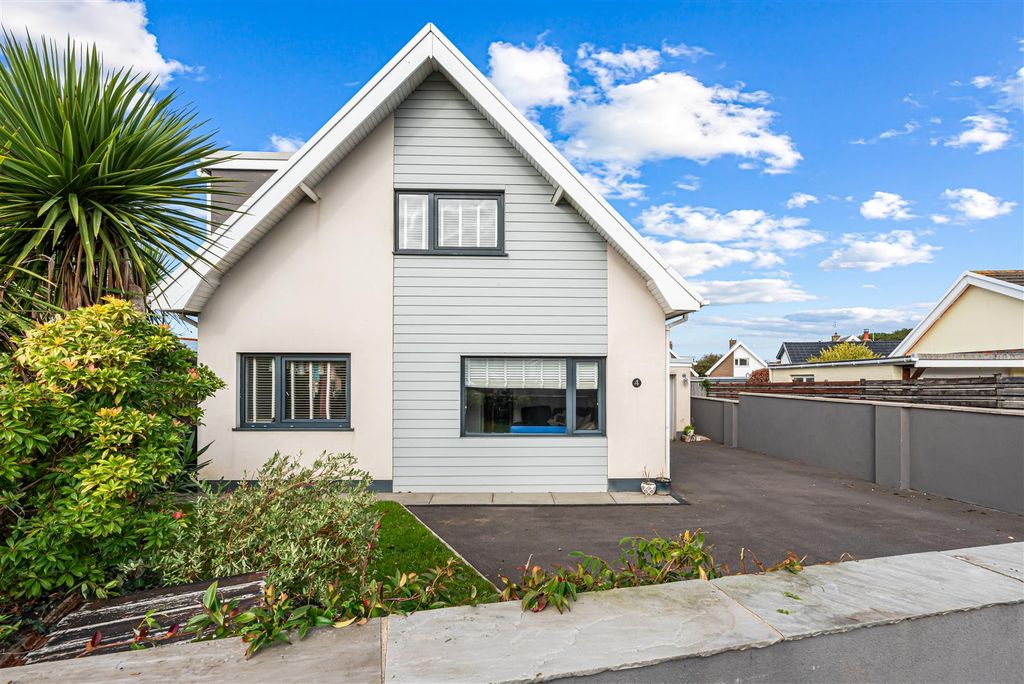 Property photo 1 of 25 External