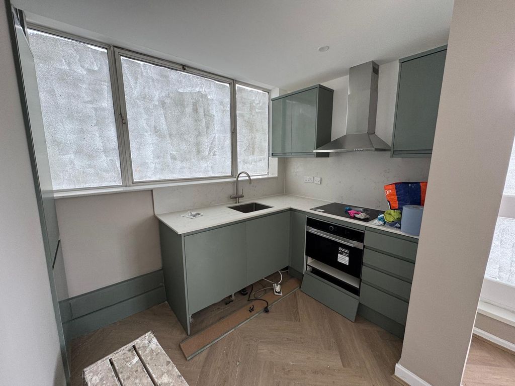 Property photo 1 of 9 2 Bed Flat To Rent