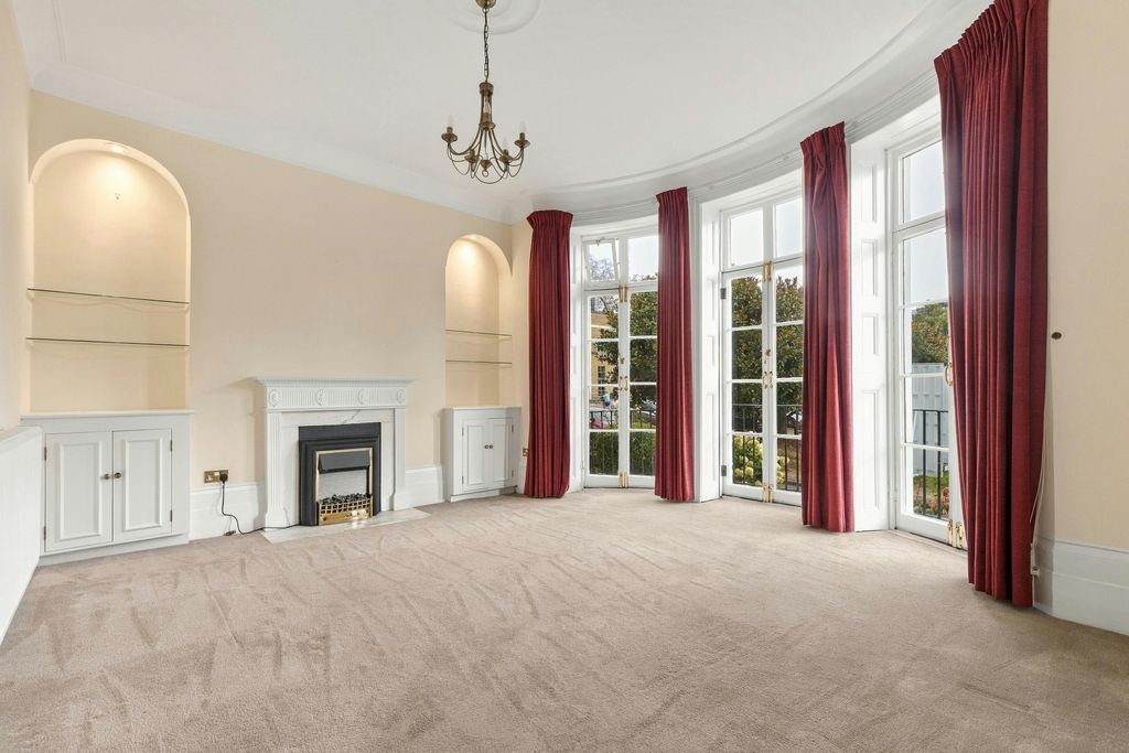 Property photo 1 of 10 Living Room