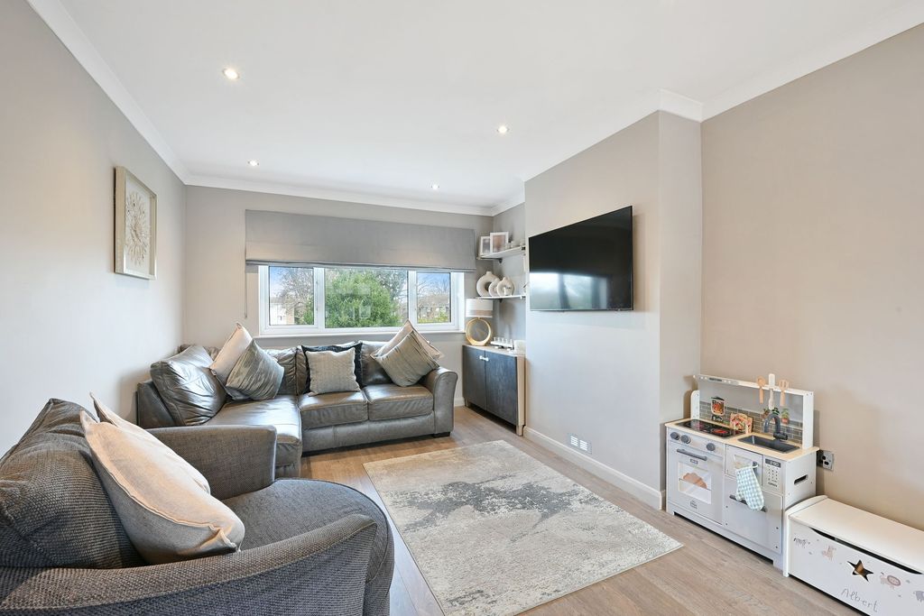 Property photo 3 of 16