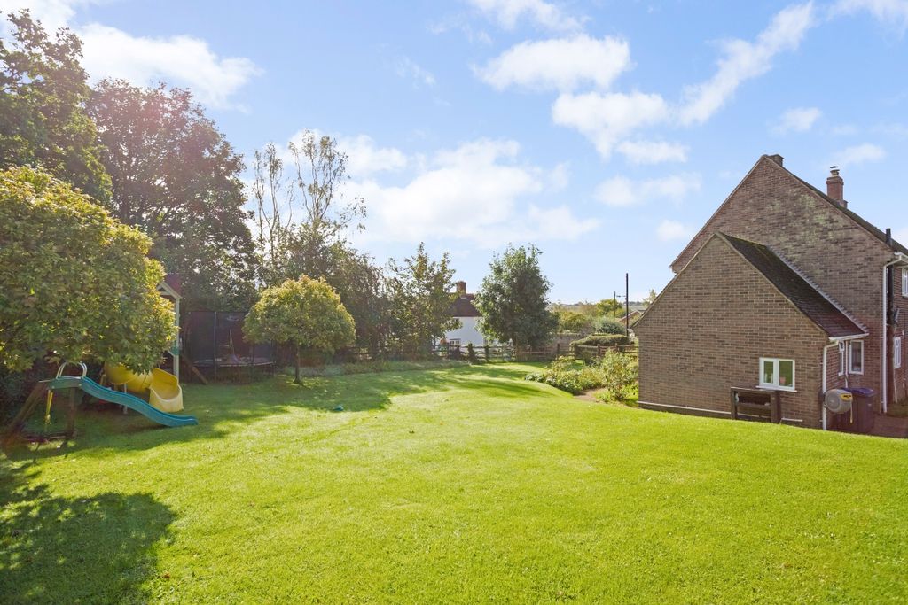 Property photo 3 of 14 Garden