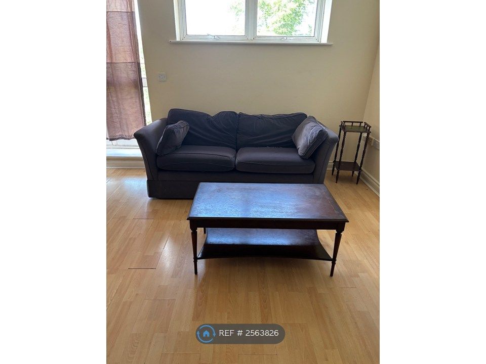 Property photo 3 of 11 Lounge