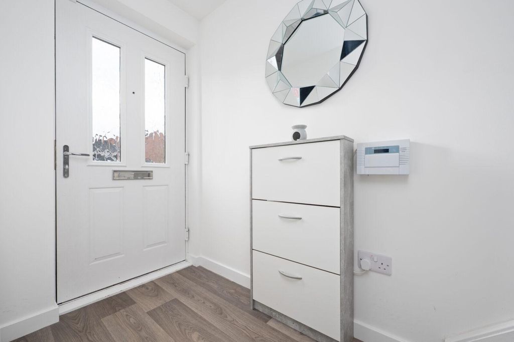 Property photo 2 of 29