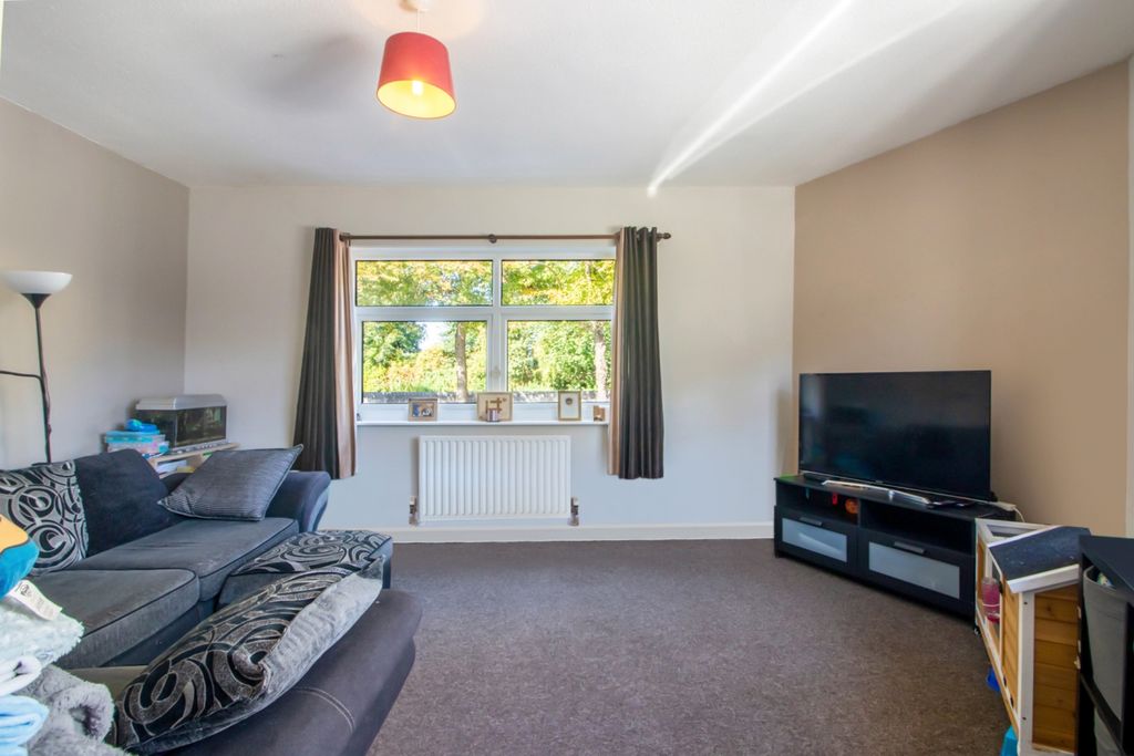 Property photo 3 of 16 Lounge-15