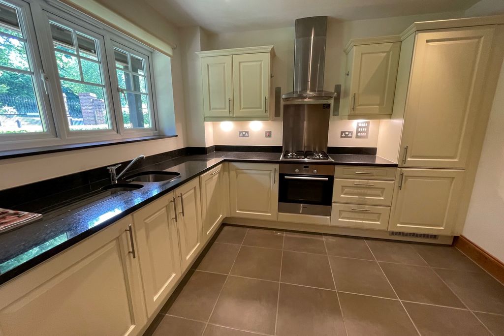 Property photo 3 of 24