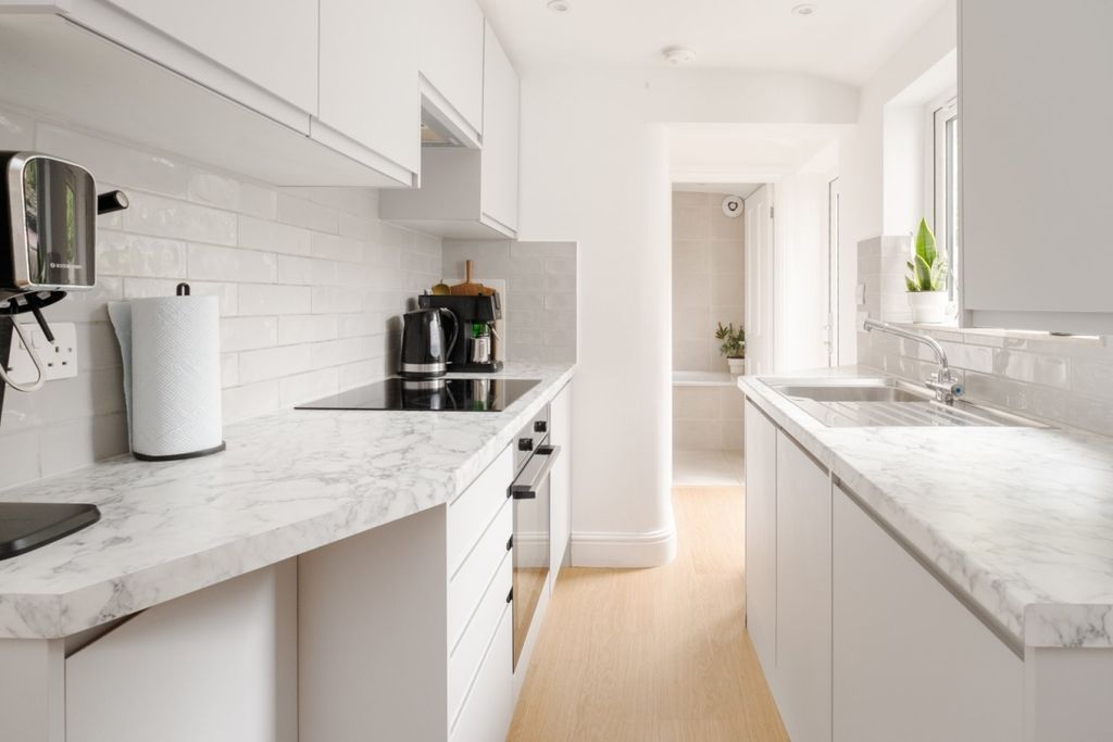 Property photo 3 of 16 Kit